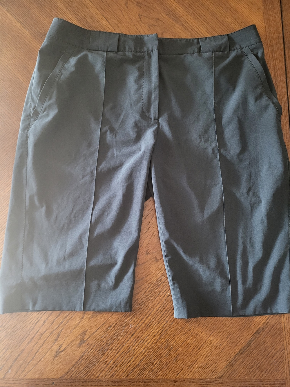 Cutter & Buck Black Bermuda Golf Shorts Women’s Size 10
